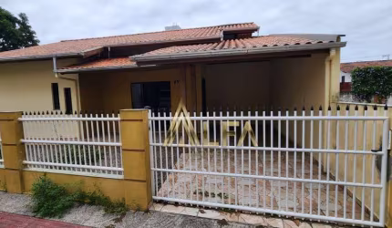 LInda casa na Praia da Armação