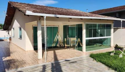 Casa com piscina em Penha