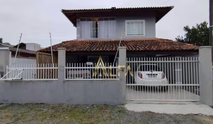 Sobrado com 4 dormitórios à venda, 180 m² por R$ 742.000,00 - Centro - Penha/SC