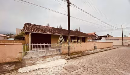 CASA COM 3 DORMITÓRIOS NO GRAVATÁ EM NAVEGANTES
