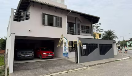 CASA QUADRA MAR com 5 dormitórios à venda, 215 m² por R$ 2.100.000 - Centro - Penha/SC