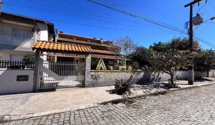 Sobrado com 5 dormitórios à venda, 240 m² por R$ 890.000 - Praia Alegre - Penha/SC