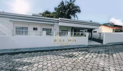 Casa com 3 dormitórios à venda, 104 m² por R$ 680.000 - Balneário Piçarras/SC