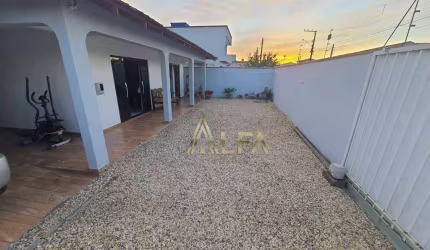 Casa com 5 dormitórios à venda, 300 m² por R$ 750.000 - Centro - Navegantes/SC