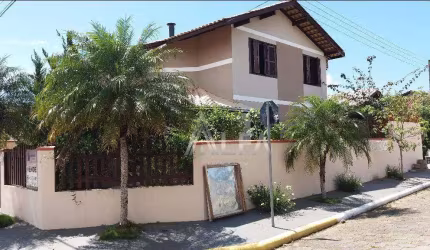 Casa AVERBADA com 3 dormitórios à venda, 200 m² por R$ 850.000 - Centro - Balneário Piçarras/SC
