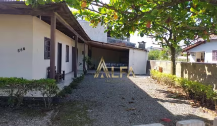CASA A POUCOS METROS DA PRAIA