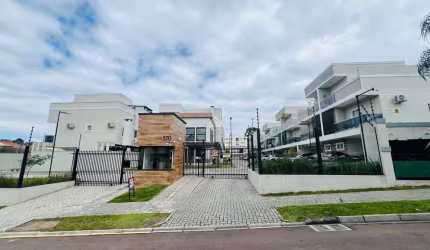 Casa em condomínio fechado com 3 quartos para alugar na Rua Major Inácio Gomes da Costa, 570, Uberaba, Curitiba por R$ 4.500
