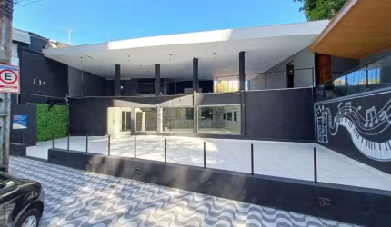 Prédio comercial com 348,42m² de área construída e 282,05m² de área total, com excelente localização