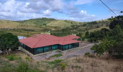 Excelente fazenda localizada em Vitoria de Santo Antão com um total de 265 Hectares.