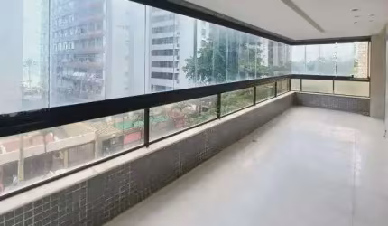 Excelente apartamento localizado na avenida Boa Viagem com 246,20m².