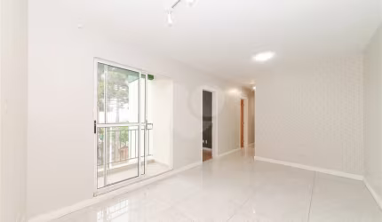 Apartamento à venda no bairro Santa Cândida com 3 quartos