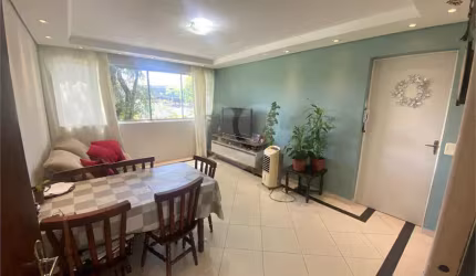 Apartamento com 3 quartos sendo 1 suíte e com 2 Vagas