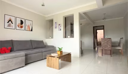 Sobrado Triplex à Venda na Vila Sandra | 4 Quartos sendo 1 suíte | Financiável