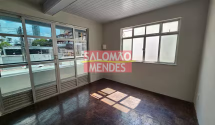 Edifício Comercial com 03 pisos e 04 vagas no Chaco junto a Duque