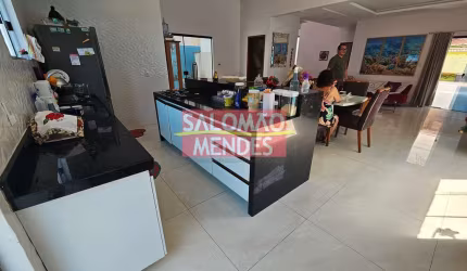 Casa em Condomínio Fechado. 04 quartos, 02 suítes, Clube. 995 mil.