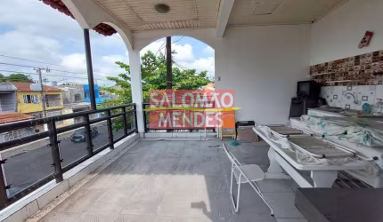 Sensacional casa de 2 pisos, sacada gourmet, 4 quartos. Excelente localização