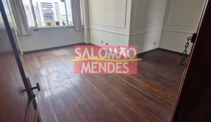 Apartamento junto a Praça B.Campos. Alto, nascente, 117m2, R$ 490mil