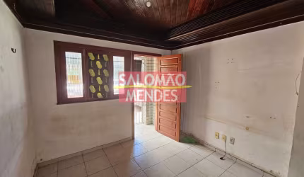 Casa na Vila Teta em Nazaré. Precisa Reforma
