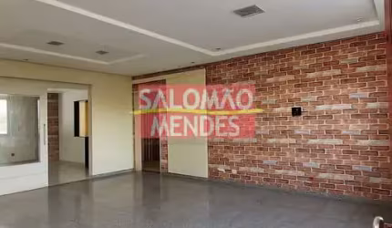 Apartamento único, super ventilado, com boa iluminação natural e excelente localização.