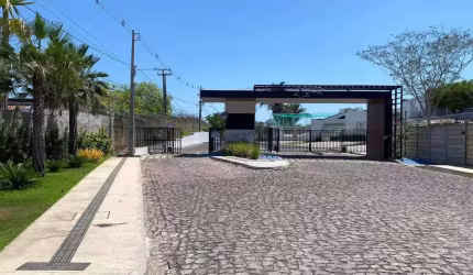 Casa Duplex em condomínio fechado na Kennedy