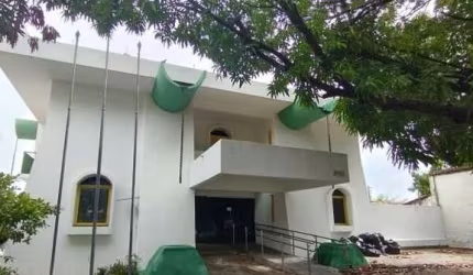 Prédio comercial na Piçarra