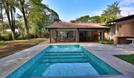 Casa Totalmente Térrea a Venda no Campo Belo em São Paulo - SP