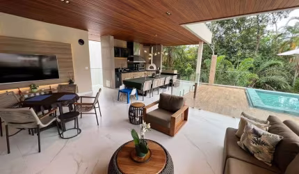 Casa de condomínio para venda possui 788 metros quadrados com 5 quartos