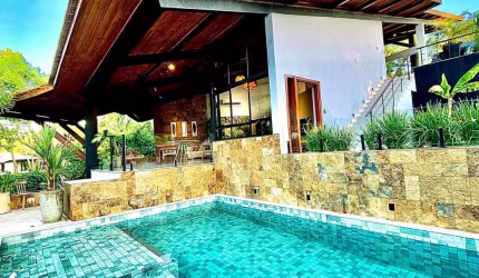 Luxuosa casa no encontro das águas terreno 5 mil metros areacontruida 620 M²