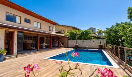 Linda casa em Jaguaribe 4 Quartos sendo 3 Suítes 3 Ambientes