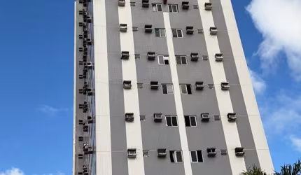 Apartamento no Farol com 02 quartos