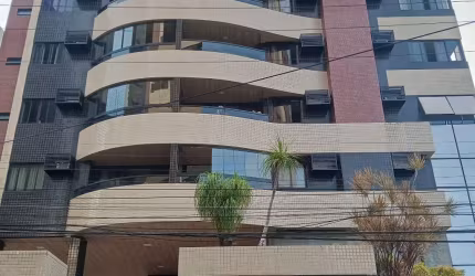 Apartamento na Ponta Verde,  com 03 suítes