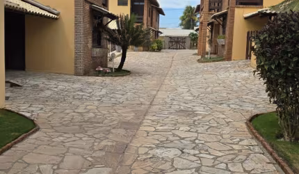 Casa na Barra de São Miguel, com 03 quartos.