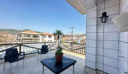 Residência para venda no bairro Santa Maria, com 3 dormitórios, sendo 1 suíte, e vaga de garagem para 3 veículos.