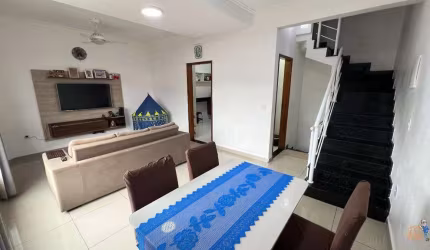 Sobrado à venda, 3 quartos, 1 suíte, 2 vagas, na Vila São Jorge São Vicente