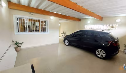 CASA TÉRREA - LINDAMENTE REFORMADA.