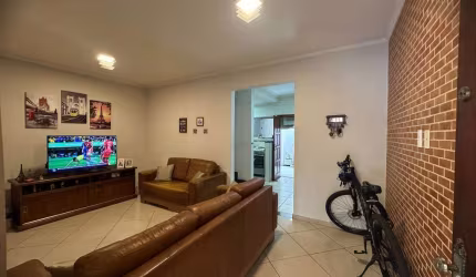 Sobrado à venda na Vila São Jorge com três dormitórios.