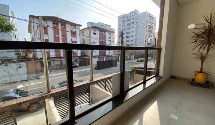 Sobreposta alta à Venda no bairro Embaré em Santos, com 2 suítes.