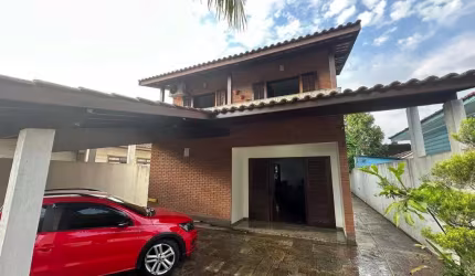Sobrado à venda, 5 quartos, 1 suíte, 4 vagas, Vila Voturua - São Vicente/SP