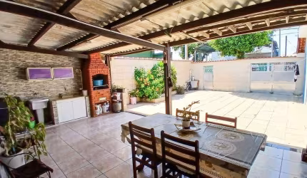Casa à venda, 3 quartos, 1 suíte, 5 vagas, Areia Branca - Santos/SP