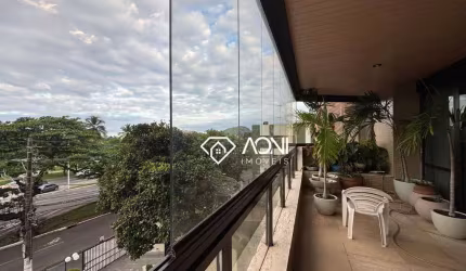 Amplo imóvel com excelente localização numa das principais avenidas da Praia do Canto!