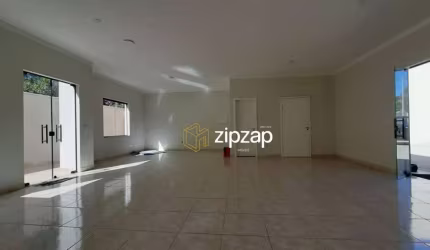 Salão comercial á venda no centro de Vinhedo-SP.