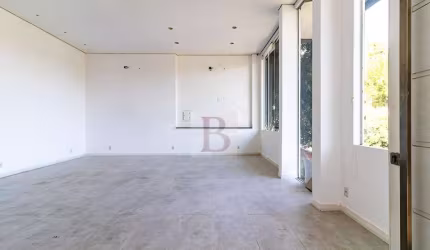 Casa com 436m² no melhor condomínio de Pendotiba. Terreno com aproximadamente 1.500m² e muitas possibilidades. Localizada no ponto mais alto do condomínio Ubá Independência, com vista indevassável par