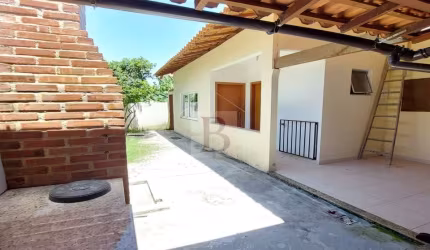 Imperdível oportunidade de adquirir casa de 3 quartos em Piratininga, Niterói-RJ: 110m², suíte, sala, 3 banheiros, 2 vagas.