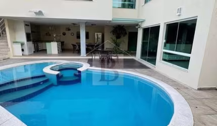 Imperdível residência de luxo em Camboinhas, Niterói-RJ: 5 quartos, 5 suítes, 3 salas, 7 banheiros, 4 vagas e 500m².