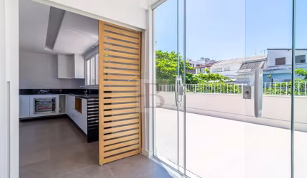 Luxuosa cobertura à venda em Copacabana, Rio de Janeiro-RJ: 3 quartos, 2 suítes, 1 sala, 3 banheiros, 1 vaga, 237m².