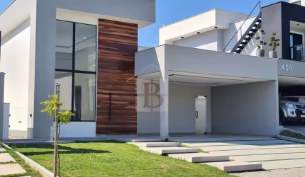 Casa de alto padrão em condomínio com 3 quartos, 3 suítes e 200m² em Maricá-RJ. Agende sua visita agora!