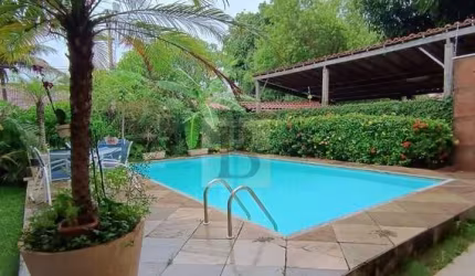 Casa à venda em Itaipu, Niterói-RJ: 4 quartos, 1 suíte, 3 salas, 3 banheiros, 3 vagas, 202m². Confira!