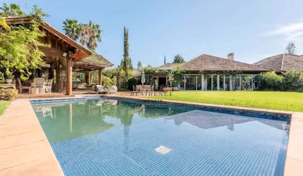 Espetacular Casa Térrea em Condomínio, 4 Suítes e 700m² de Luxo em Belém Novo, Porto Alegre-RS!