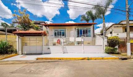 Casa com 5 dormitórios à venda, 297 m² por R$ 1.100.000,00 - Portal da Torre - Juiz de Fora/MG