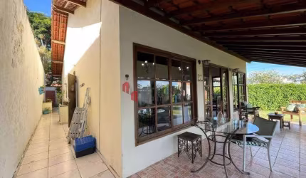Casa com 3 dormitórios à venda, 119 m² por R$ 680.000 - Alto dos Pinheiros - Juiz de Fora/MG